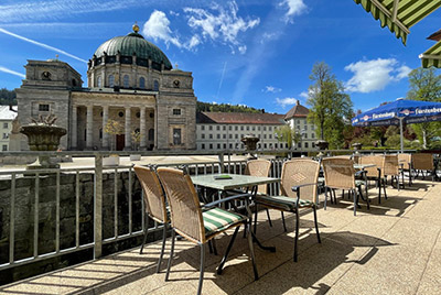 Sonnenterrasse mit Ausblick auf den Dom von St. Blasien